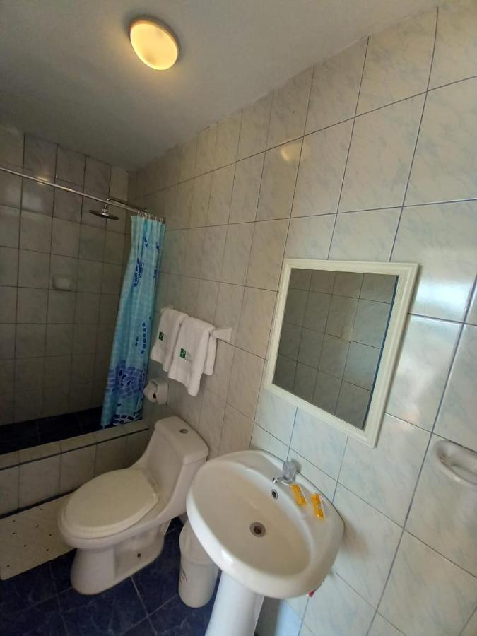 Hostal Los Frayles 파라카스 외부 사진