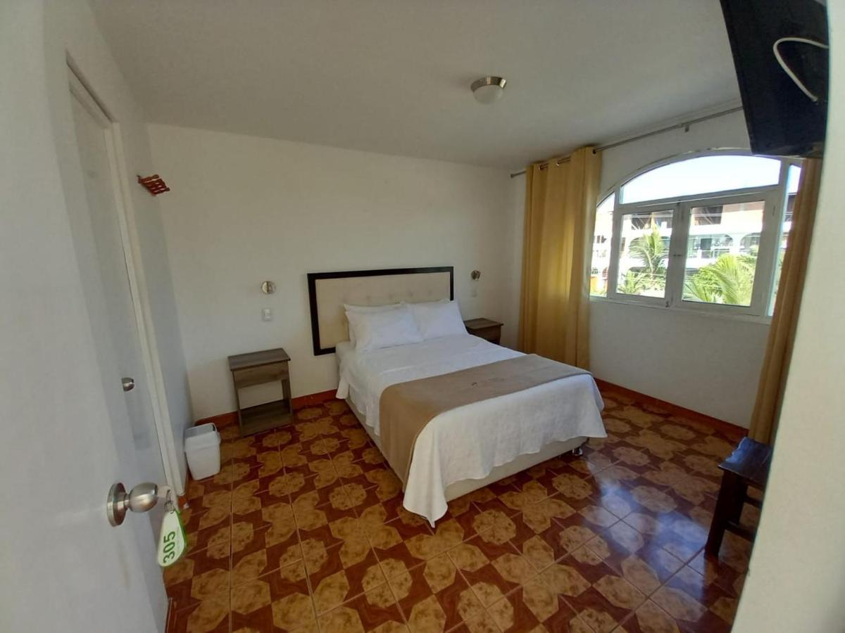 Hostal Los Frayles 파라카스 외부 사진