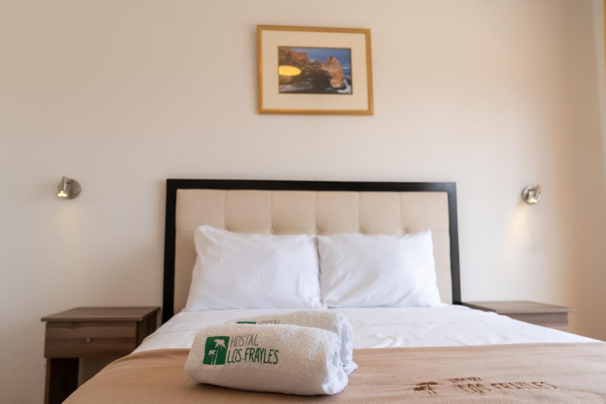 Hostal Los Frayles 파라카스 외부 사진