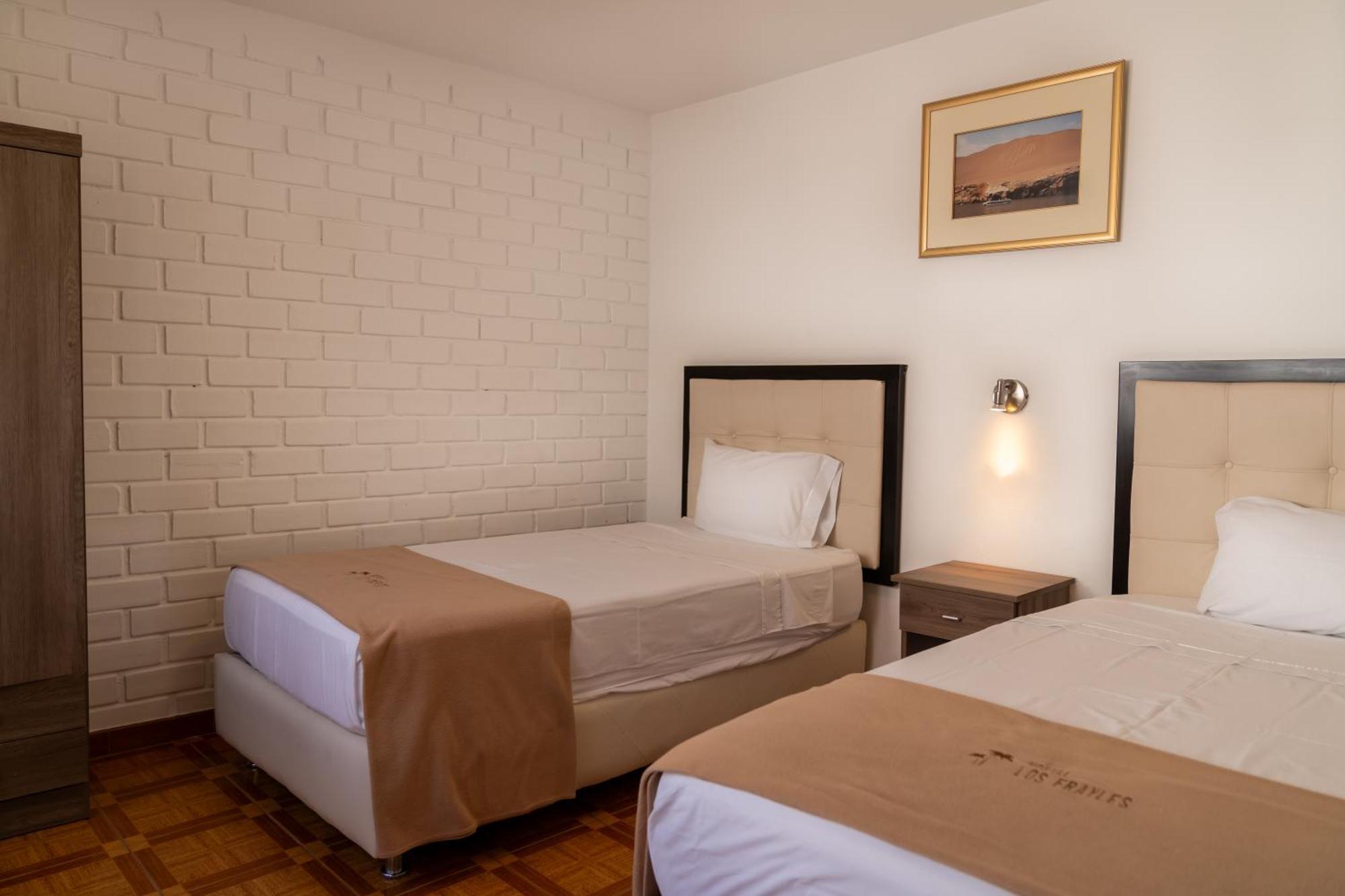 Hostal Los Frayles 파라카스 외부 사진
