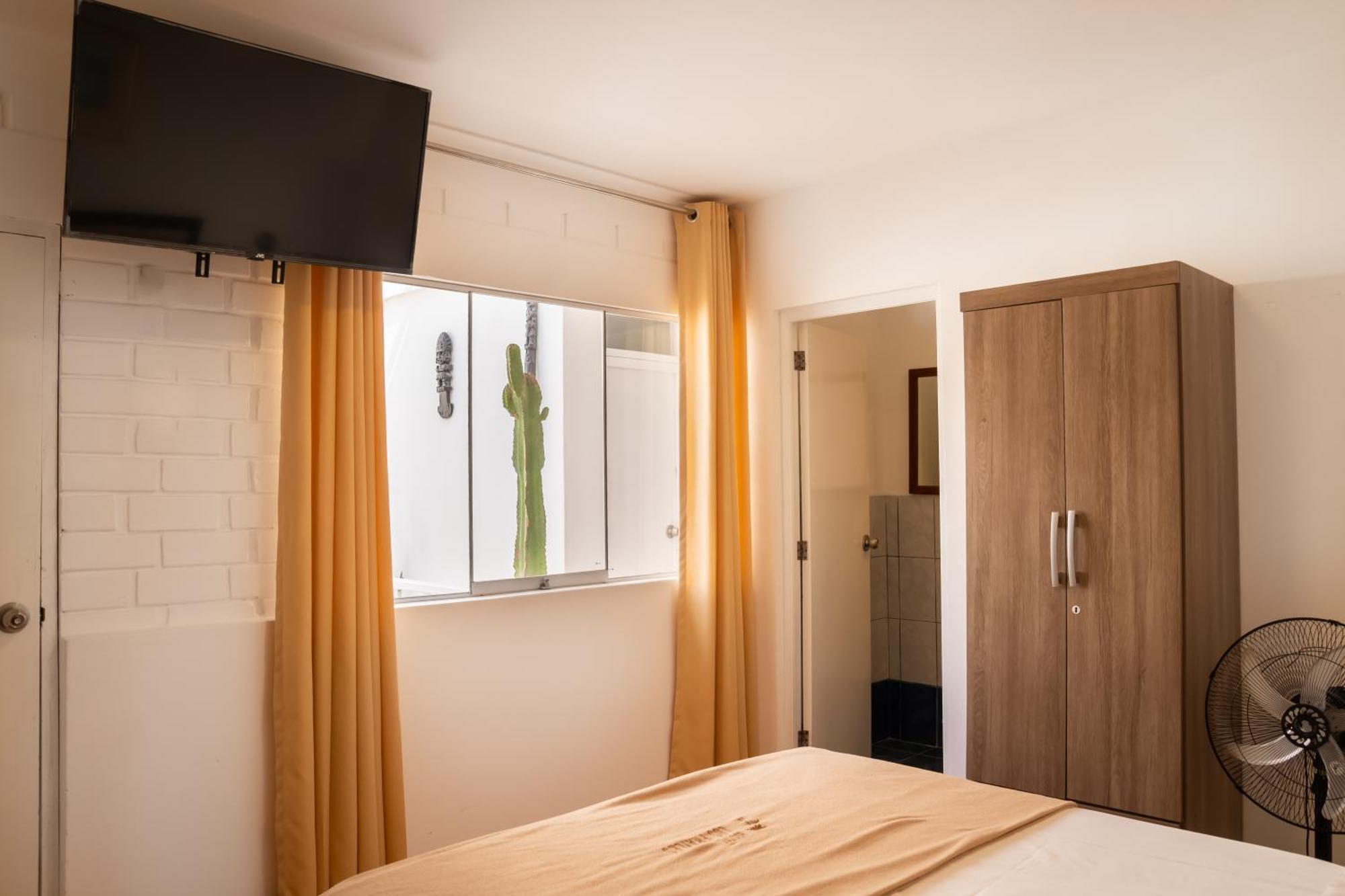 Hostal Los Frayles 파라카스 외부 사진