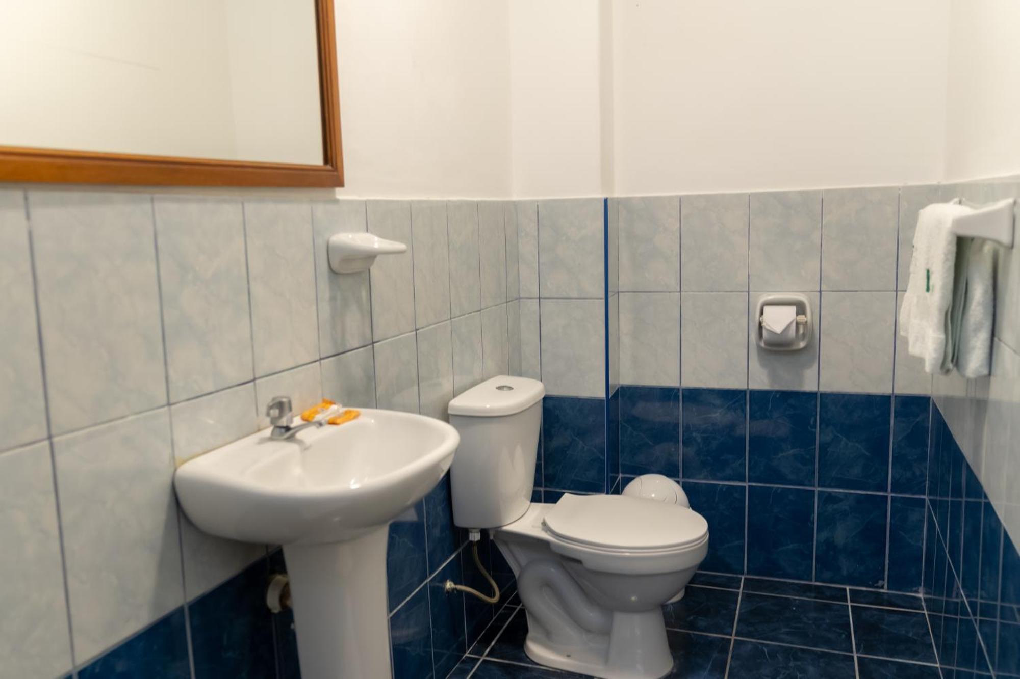 Hostal Los Frayles 파라카스 외부 사진